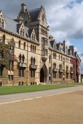 Image of Oxford University symbolises a traditional university.